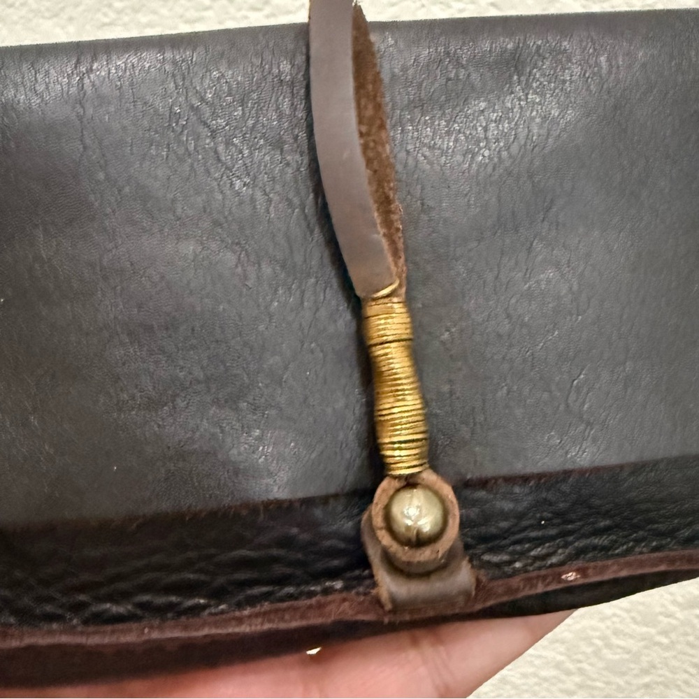 Handcrafted JO Dark Brown Leather with Brass-Wrapped Clasp Clutch/Crossbody Bag - Picture 13 of 15